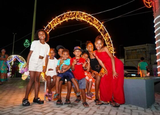 Riachuelo celebra a magia do Natal com o acendimento da iluminação nataliana