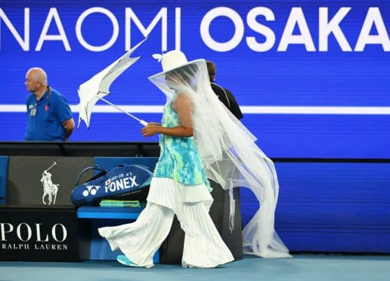 Alcaraz elogia estilo de Osaka enquanto uniforme de Sinner vira alvo de críticas no Australian Open