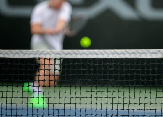 Sinner passa por Shelton e garante duelo com Djokovic na semifinal do Australian Open