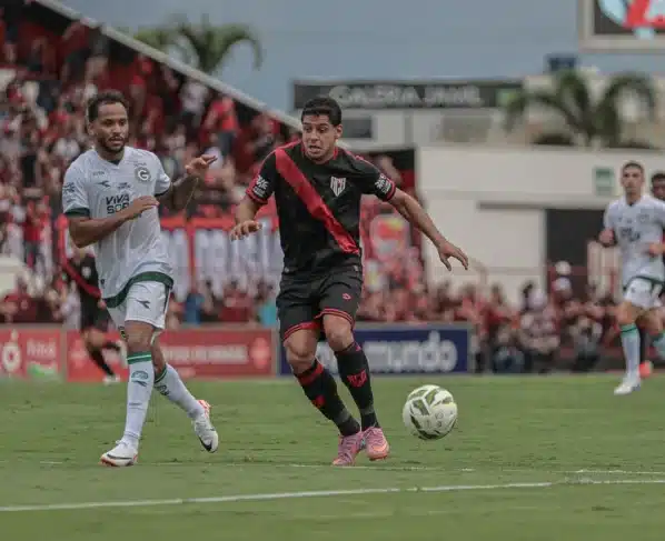 Atlético e Goiás seguem invictos após empate