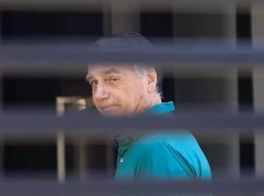 Bolsonaro foi transferido da Superintendência da Polícia Federal no DF para a Papudinha, diz STF