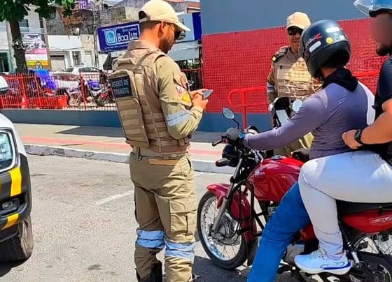 DTTU orienta e fiscaliza motociclistas de aplicativo em Lagarto