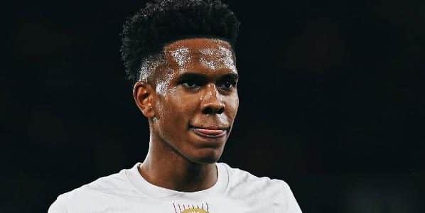 Estêvão brilha em vitória do Chelsea na Champions e torcida exige titularidade: "Diferenciado"
