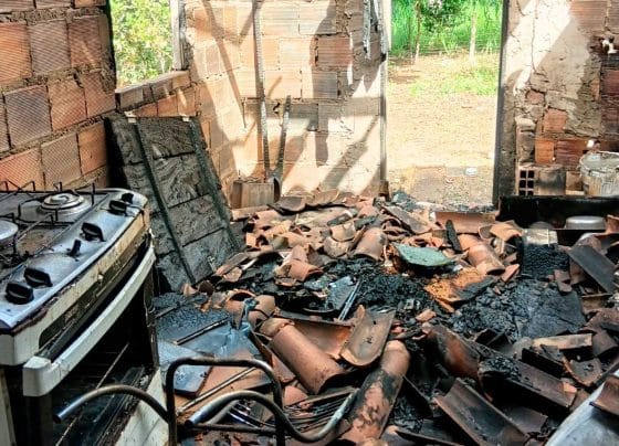 Homem ateia fogo na própria casa no povoado Brejo, em Lagarto