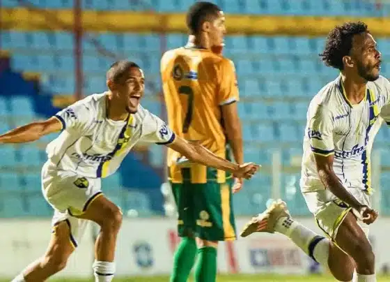 IAPE bate Luminense e encosta no topo