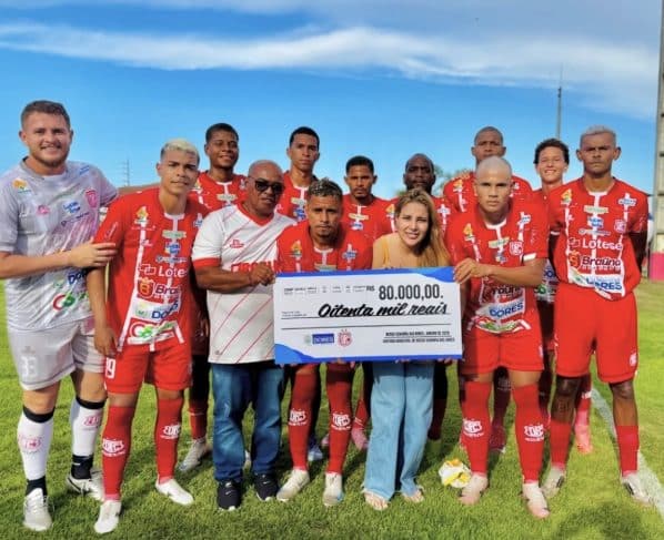 Investimento no "Touro do Sertão": Prefeitura de Nossa Senhora das Dores entrega cheque de R$ 80 mil ao Dorense