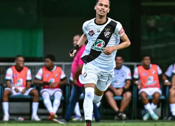 Jogo é retomado após chuva e Vasco vence a Adesg