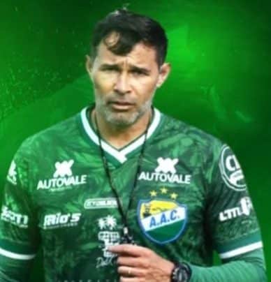 Júnior Amorim inicia atividades com o elenco do Coruripe