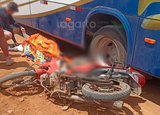 Mulher morre e outra fica gravemente ferida em colisão entre ônibus e motocicleta em Macambira