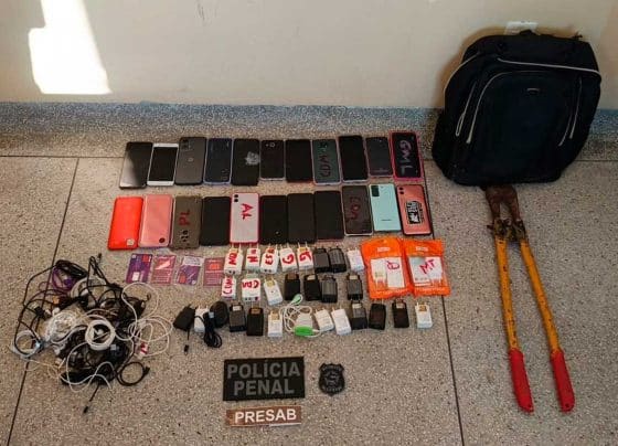 Polícia Penal apreende celulares arremessados no Presídio de Areia Branca