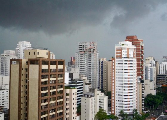 Previsão do tempo para domingo (08), em SP: dia amanhece encoberto e chuvoso