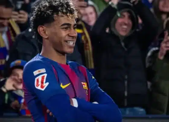 Raphinha marca e Barcelona retoma liderança