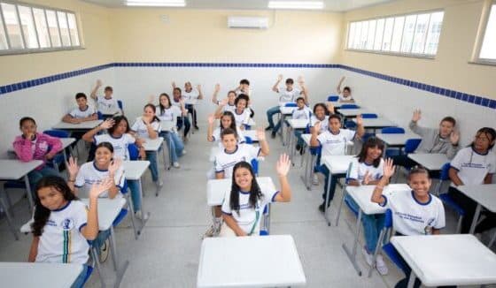 Rede pública estadual de ensino inicia ano letivo de 2026 com melhorias estruturais e avanço na climatização