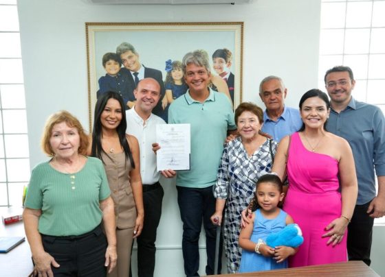 Samuel Carvalho transmite interinamente cargo de prefeito de Socorro para Elmo Paixão