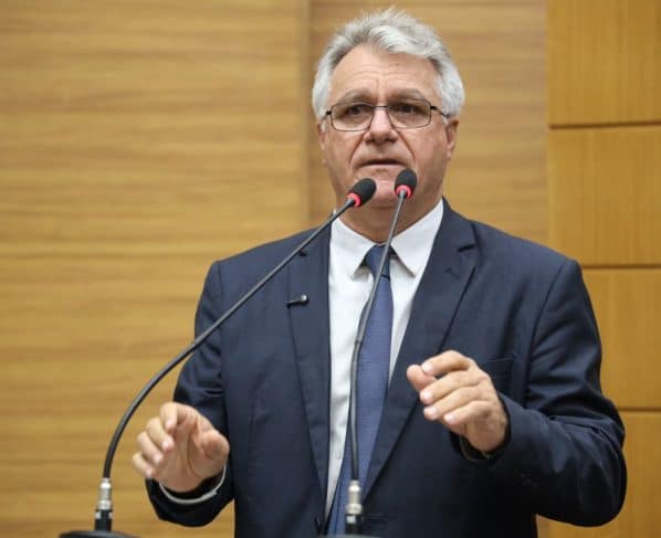 Chico do Correio celebra liberação de emendas para abastecimento de água