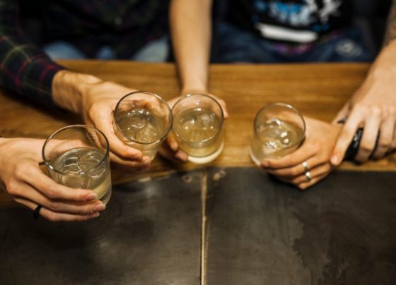 Consumo de álcool durante tratamento psiquiátrico pode oferecer risco à saúde