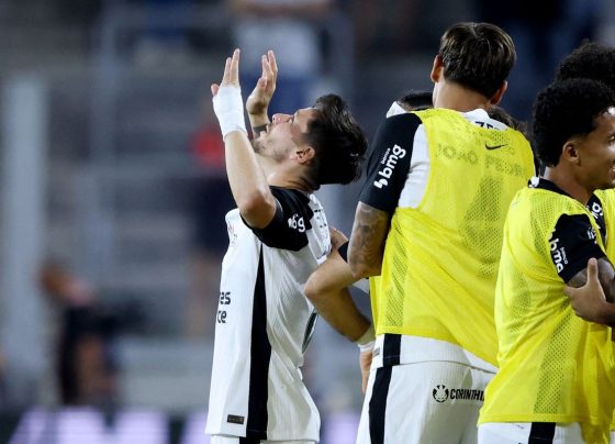 Corinthians é eficiente e derrota Athletico na Arena da Baixada