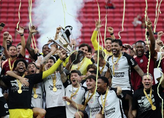 Corinthians vence Flamengo e é bicampeão da Supercopa Rei