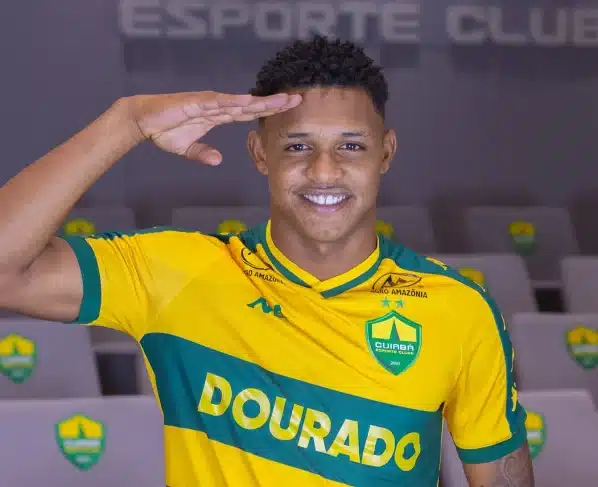 Cuiabá oficializa a chegada do volante Weverson (Foto: Ascom/Dourado)