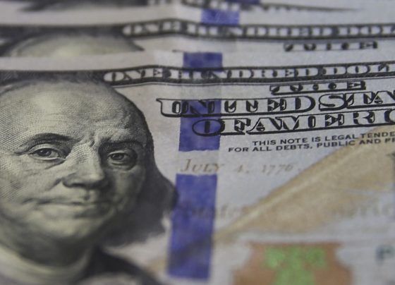 Dólar fecha em R$ 5,32, maior valor desde janeiro, com tensão no Irã
