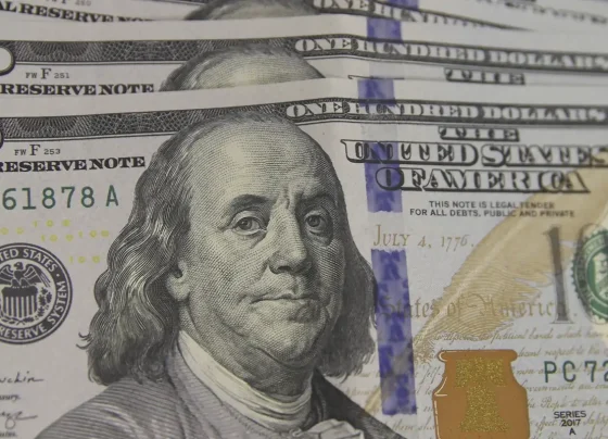 Dólar sobe para R$ 5,22 em dia de turbulência internacional