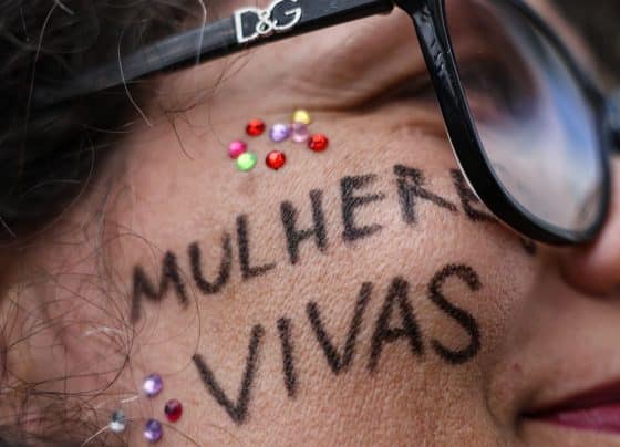 Feminicídios e mulheres feridas por arma de fogo cresceram 52% em 2025