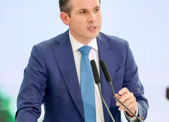 Fim da Escala 6×1 pode ser votado em maio, diz presidente da Câmara
