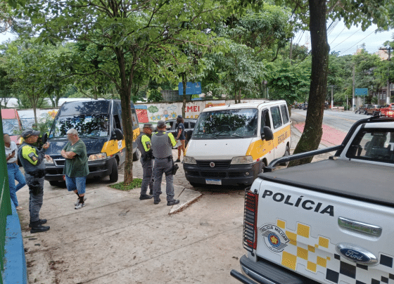 Fiscalização do Detran-SP flagra transporte escolar irregular na zona leste da capital