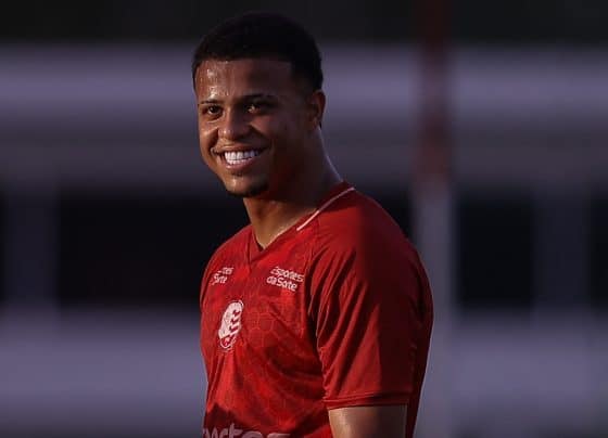 Hélio dos Anjos vê potencial em Leandro Kauã, mas cobra disputa por vaga no Náutico