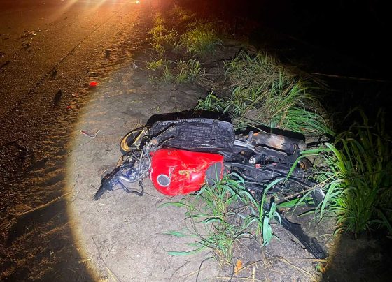 Homem morre e três pessoas ficam feridas após colisão entre carro e duas motos na SE-431