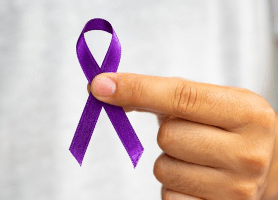 Lei dispõe sobre símbolo da fibromialgia em avisos de atendimento prioritário
