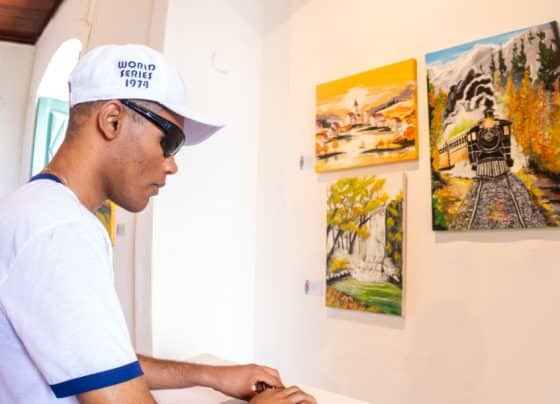 Pacientes da reabilitação visual do CER IV visitam exposição Vibrarte em São Cristóvão 