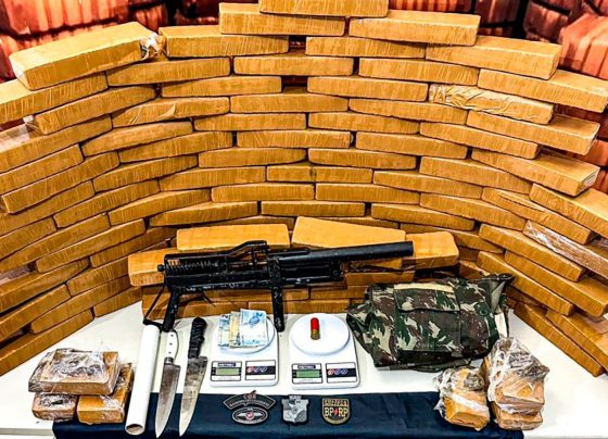 Polícia Militar apreende drogas, arma e prende homem em Nossa Senhora do Socorro