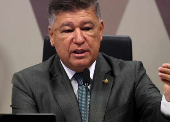 Viana recorre ao STF para obrigar depoimento de Vorcaro na CPMI