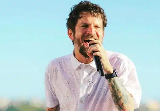 Saulo traz música e energia a Aracaju neste sábado