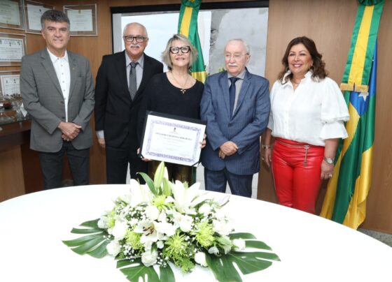 Alese entrega Título de Cidadania Sergipana à arquiteta Aramari Tude