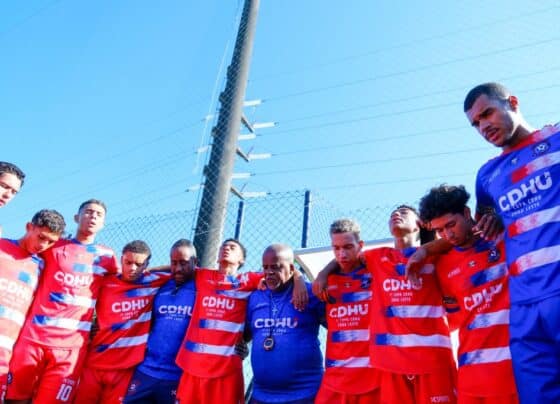 Atletas revelados pela Copa CDHU enfrentam base do Santos em busca de espaço no futebol