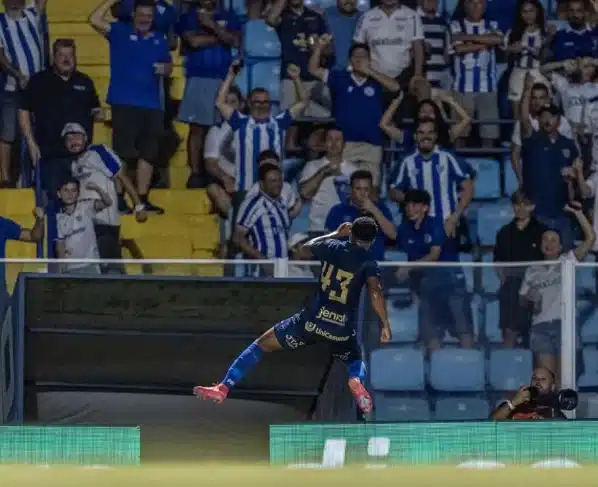 Classificação tranquila na Copa do Brasil (Foto: Fabiano Rateke/@avaifc)