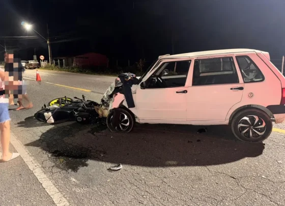 COLISÃO ENVOLVENDO MOTO E CARRO DE PASSEIO DEIXA UMA PESSOA MORTA E UM FERIDO NA ZONA DE EXPANSÃO DE ARACAJU – FaxAju