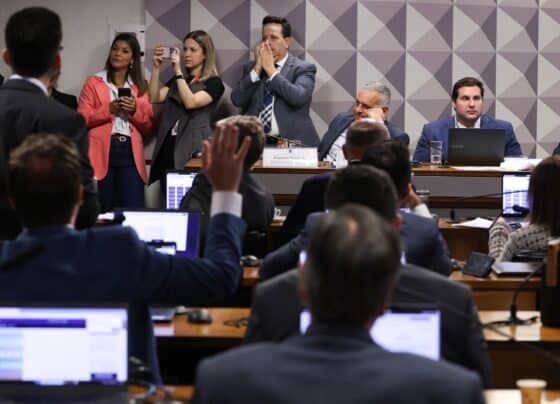CPMI do INSS aprova convocação de cunhado e ex-namorada de Vorcaro