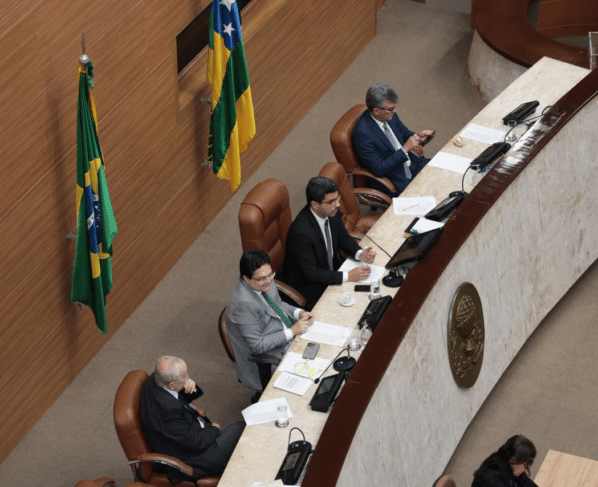 Deputados aprovam reajuste no subsídio dos procuradores do Estado