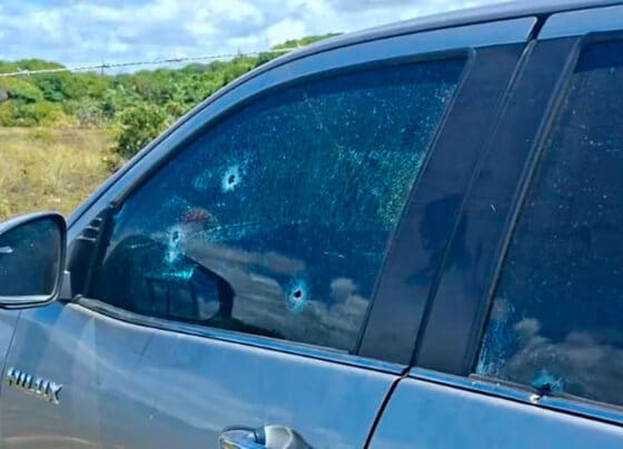 Dois homens são assassinados a tiros dentro de veículo na Praia do Abaís, em Estância
