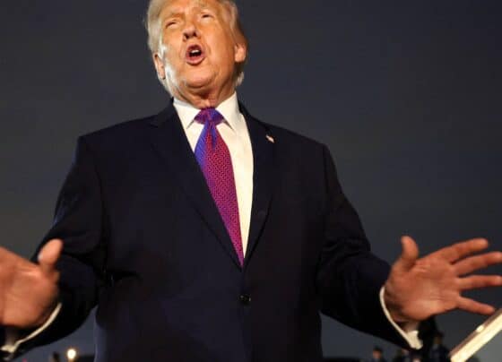 EUA suspendem ataques a usinas; Irã diz que Trump recuou após ameaças
