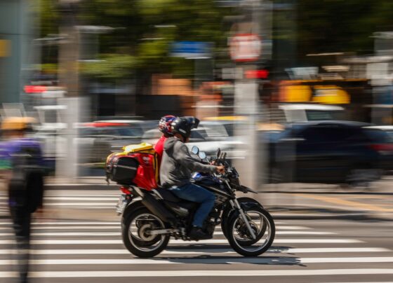 Mão na Roda: motociclistas profissionais de SP têm até 2 anos para curso e exame sem multa