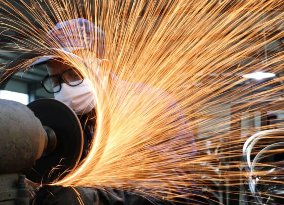 Pouco mais da metade das indústrias planeja investir em 2026