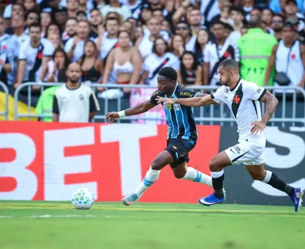 Imagem destacada – Vasco aproveita falhas do Grêmio e vence com defesa decisiva de Léo Jardim