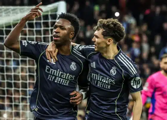 Vini Jr. brilha, Real Madrid vence Manchester City e avança
