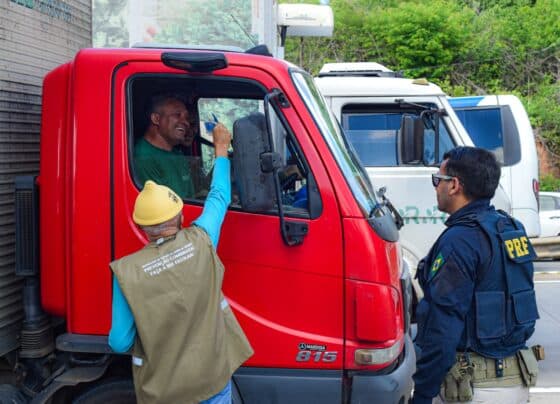 SES realiza ação em parceria com a PRF para prevenção e promoção da saúde de caminhoneiros e outros motoristas