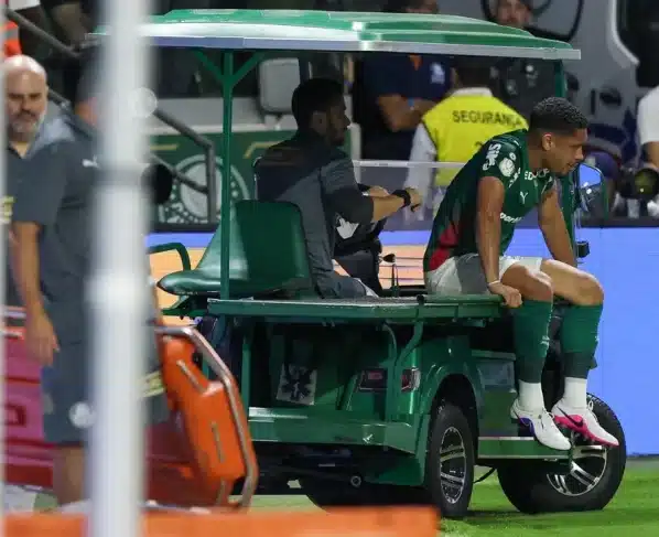 Abel Ferreira lamenta lesão de Vitor Roque em vitória do Palmeiras (Foto: César Grego/SEP)