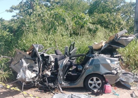 Acidente com dois caminhões e dois carros deixa quatro mortos e quatro feridos em Sergipe